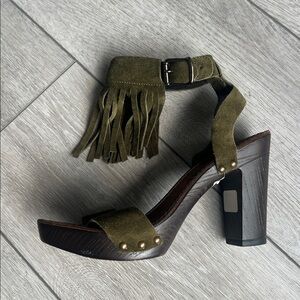 Materia Prima made in Italy green suede platform fringe Ankle strap heels 7